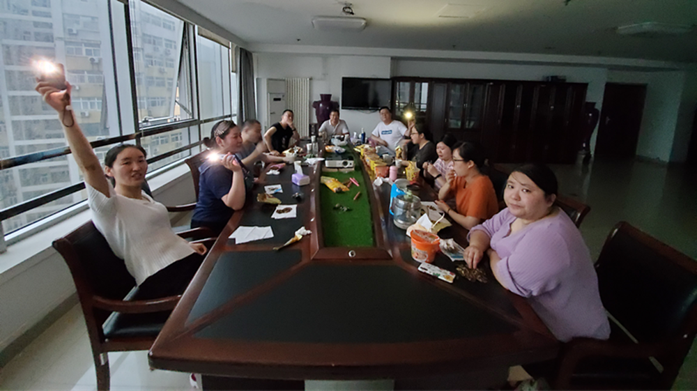 大災(zāi)面前 戶外廣告公司在行動(dòng)