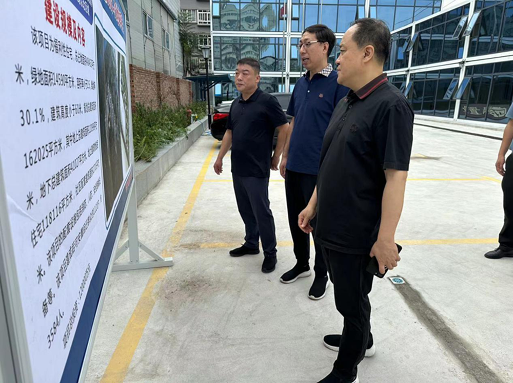 集團(tuán)公司黨委委員、副總經(jīng)理張巖到孫八砦城中村改造項(xiàng)目調(diào)研項(xiàng)目建設(shè)工作