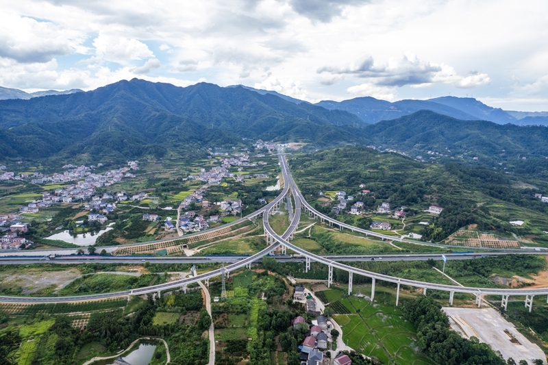 確保基本實(shí)現(xiàn)社會(huì)主義現(xiàn)代化取得決定性進(jìn)展 ——寫在黨的二十屆四中全會(huì)召開(kāi)之際